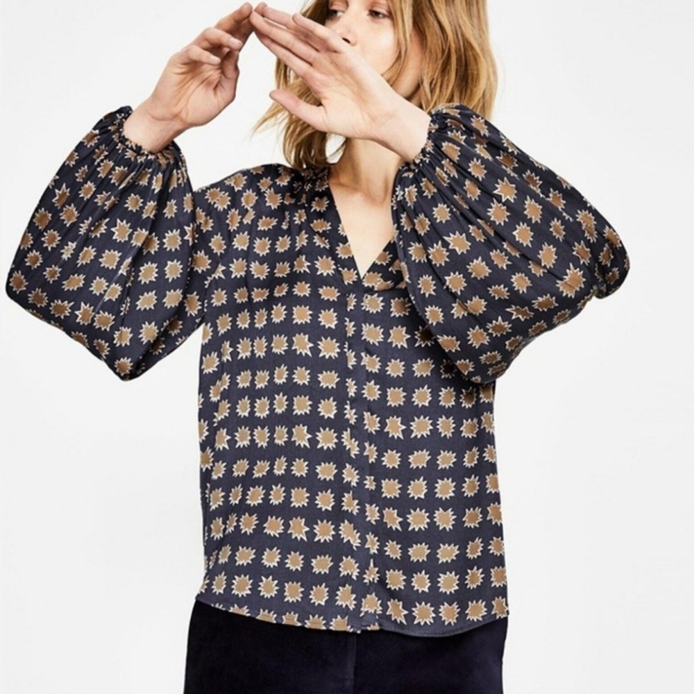*SOLD* Boden Harriet Printed Bishop Sleeve Matte Satin Blouse Sz2 - Picture 3 of 9